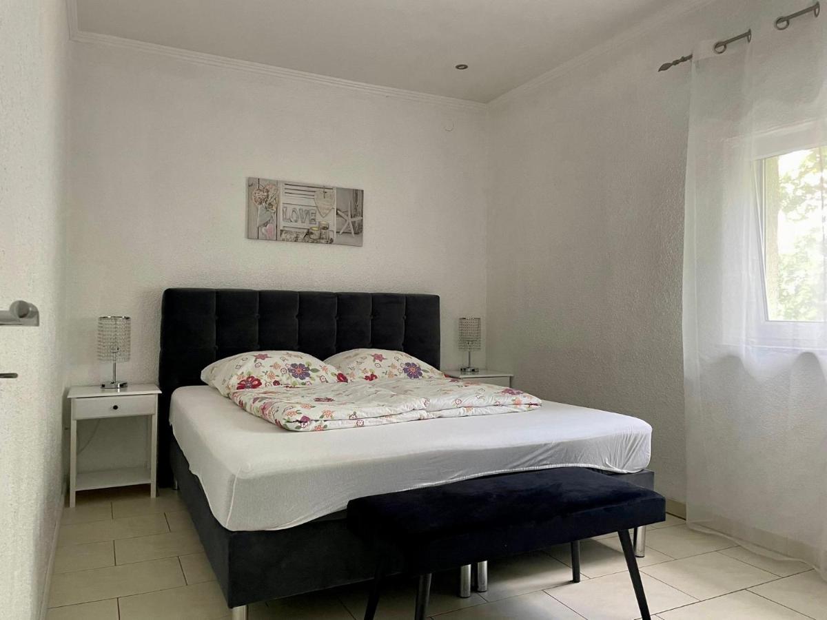Easystay#4 Home Cinema Ferienwohnung In Kliniknaehe Mit Balkon, Boxspringbett & Netflix Bad Oeynhausen Luaran gambar
